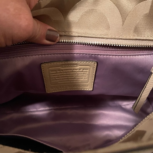 Coach beautiful tan and cream color bag with great conditions - Picture 3 of 16